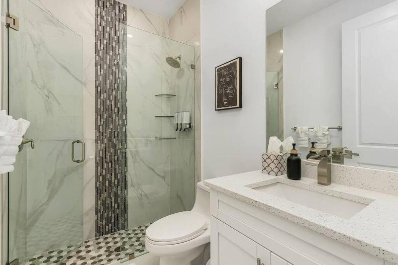 Waterfront getaway FREE heated saltwater pool! - image 23