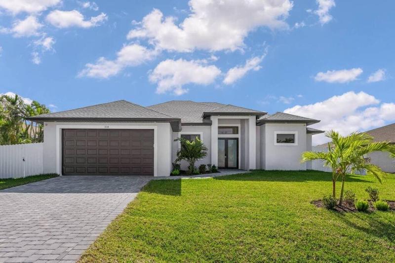Waterfront getaway FREE heated saltwater pool! - image 28