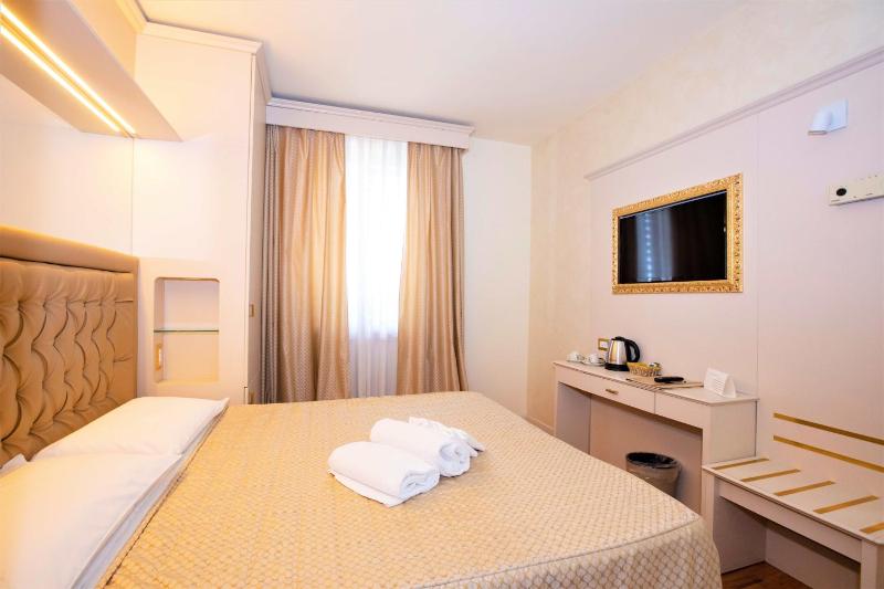 Superior Double Room image 1