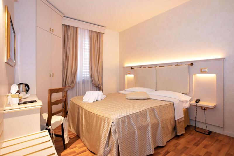 Superior Double Room image 3