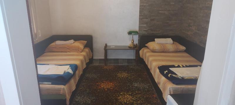 Twin Room image 4
