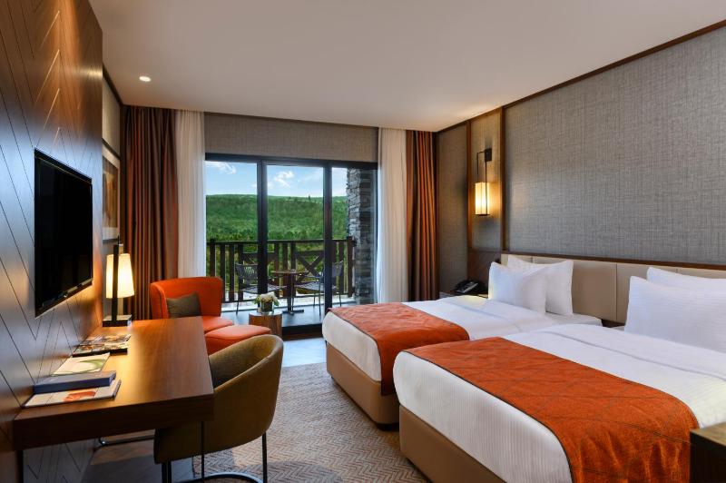 Deluxe Room with  King Size Bed, Forest View image 3