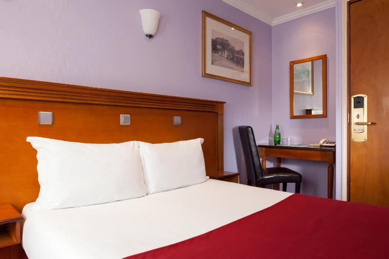 Double Room image 4