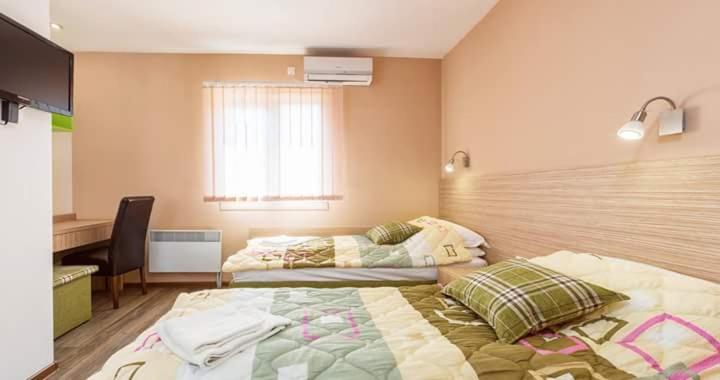 Double or Twin Room image 4