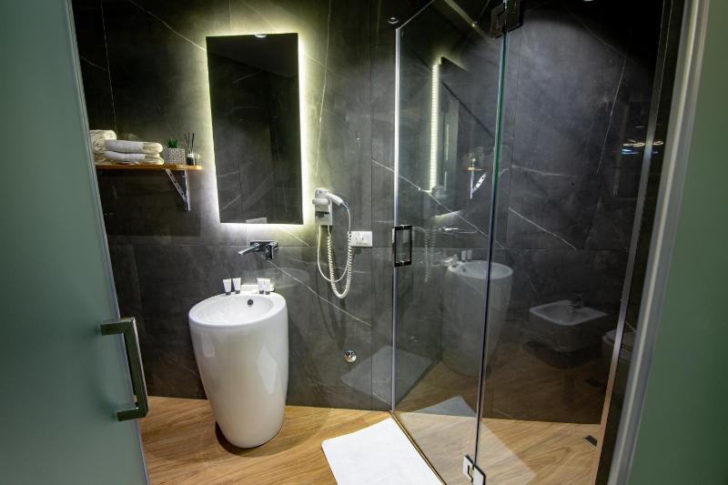 Deluxe Suite image 4