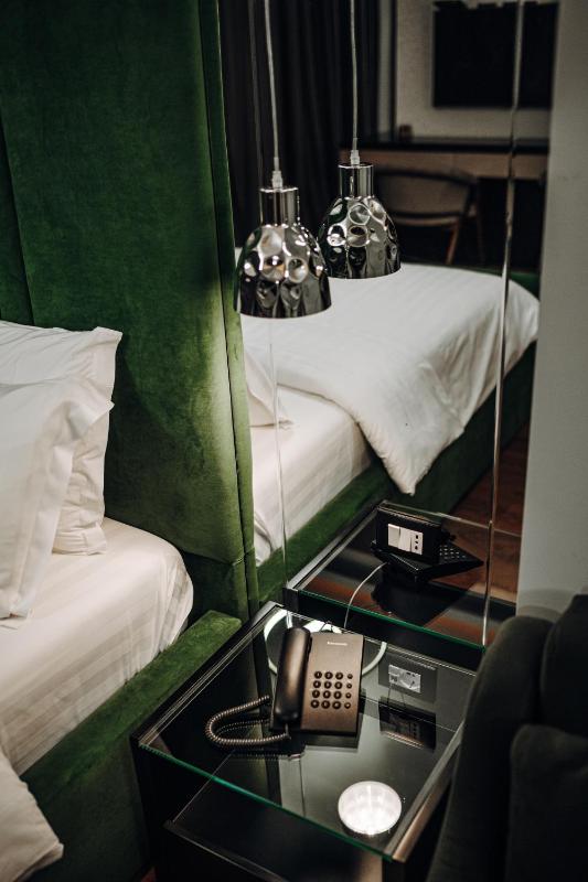 Deluxe Suite image 3