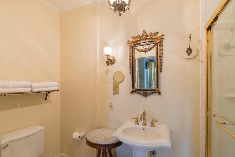 Deluxe Double or Twin Room image 4