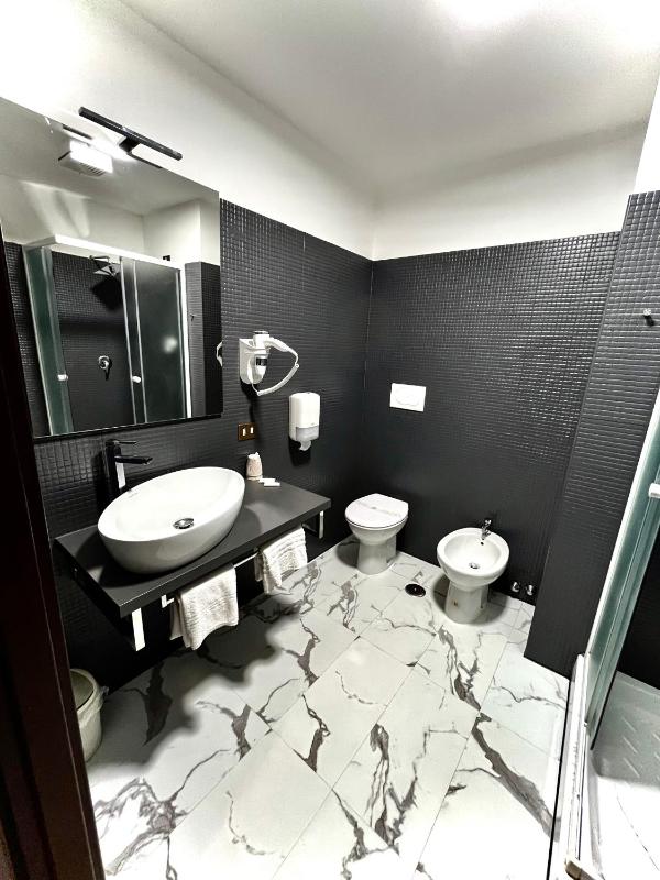 Triple Room with Private External Bathroom image 4