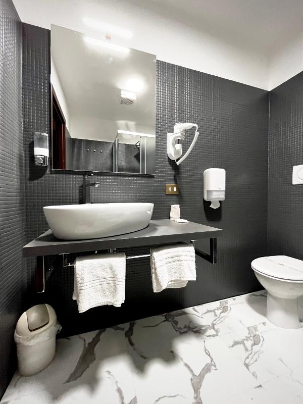Triple Room with Private External Bathroom image 3