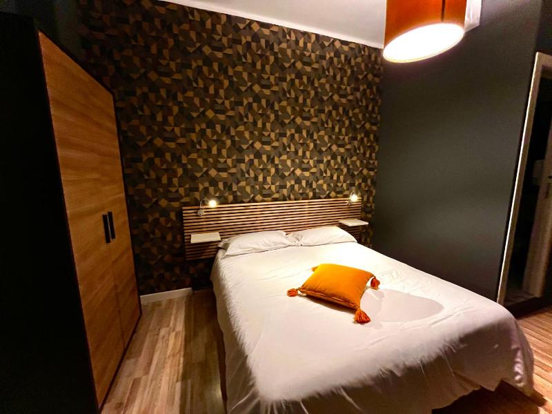 Economy Double Room image 1