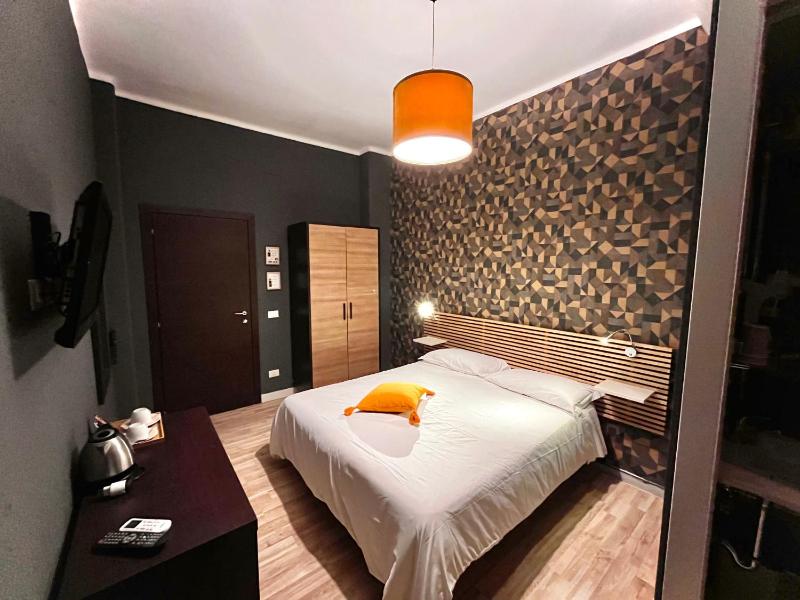 Economy Double Room image 4