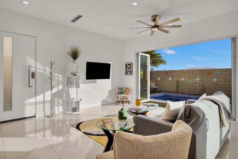 Breathtaking Luxury Villa Architectural Jewel - image 3