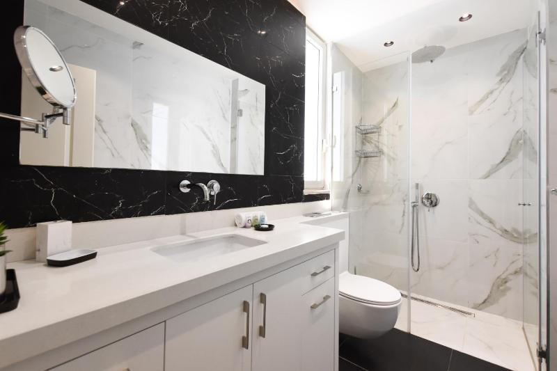 Hilton Area 2BR by HolyGuest - image 2