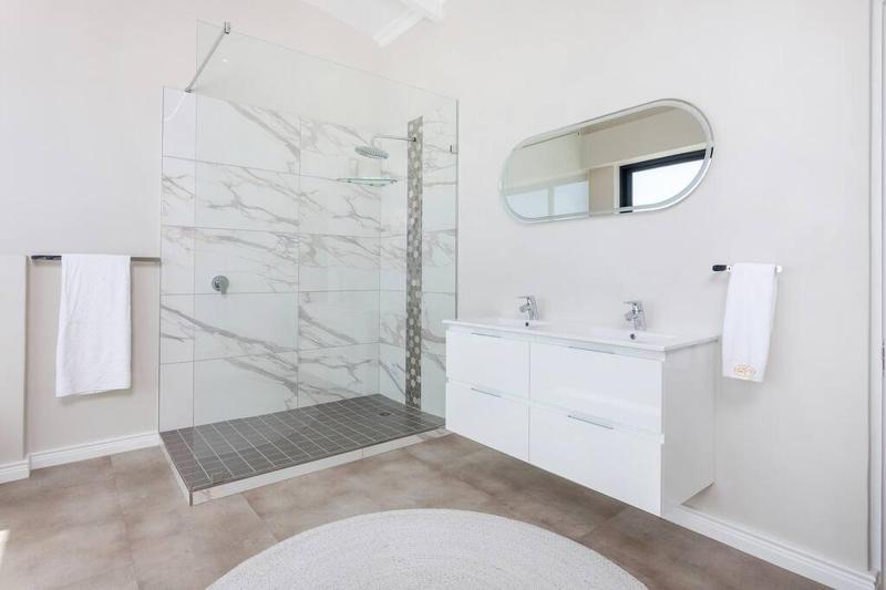 Benguela Cove - Coastal Retreat - image 4