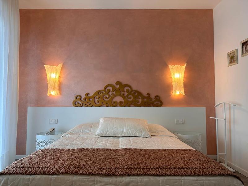 Double Room with Sea View image 3