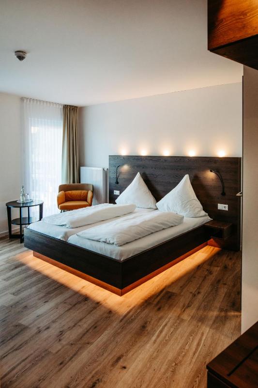 Double Room image 2