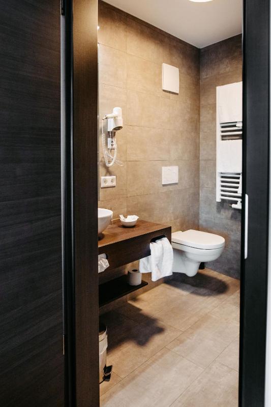 Double Room image 4