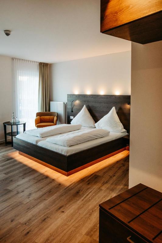 Double Room image 3