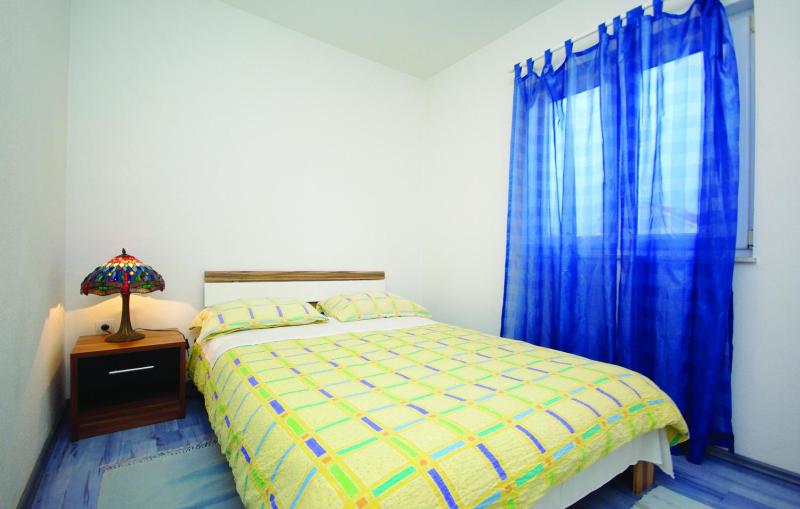 Apartments Makarska - image 13