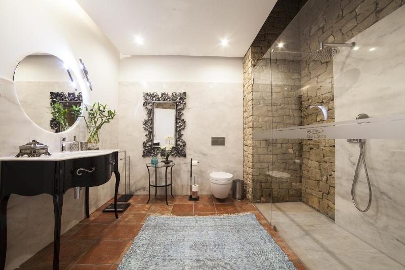 Suite image 2