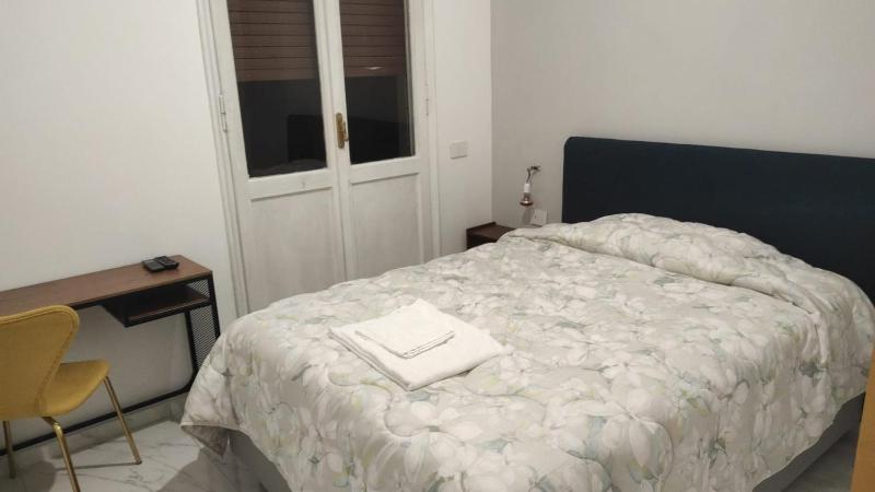 Queen Room with Balcony image 4