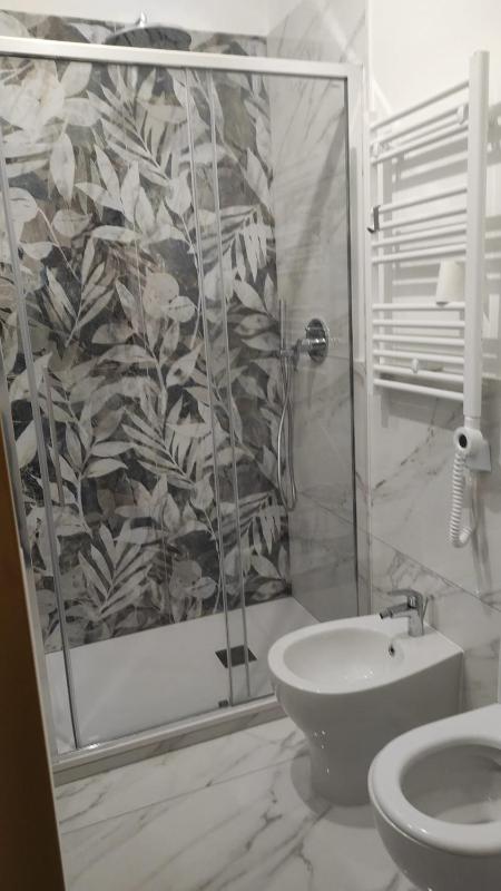 Queen Room with Balcony image 3