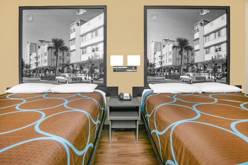 Queen Room with Two Queen Beds, Mobility/Hearing Access and Bathtub with Grab Bars, Non-Smoking image 4