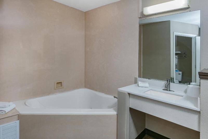 King Suite - Non-Smoking image 2
