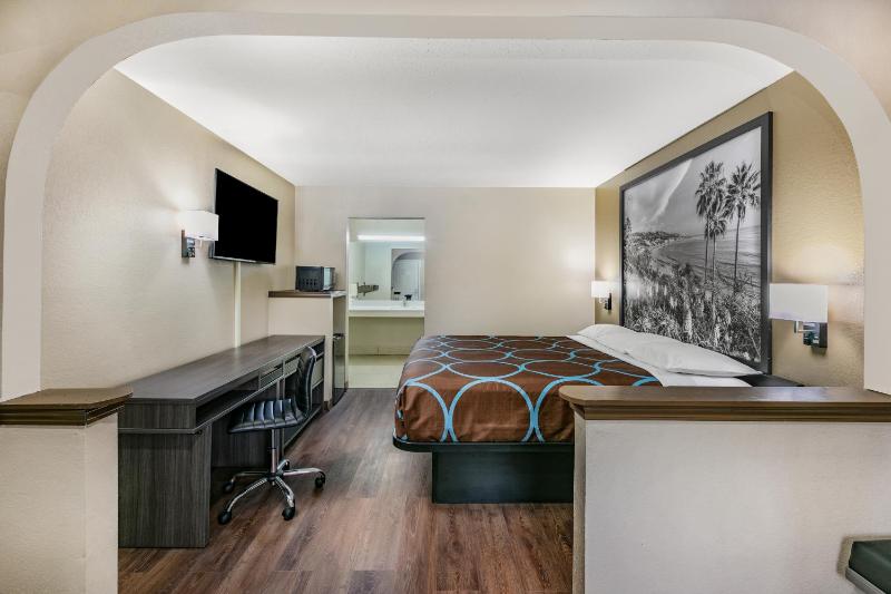 King Room with Mobility/Hearing Access and Bathtub with Grab Bars, Non-Smoking image 1