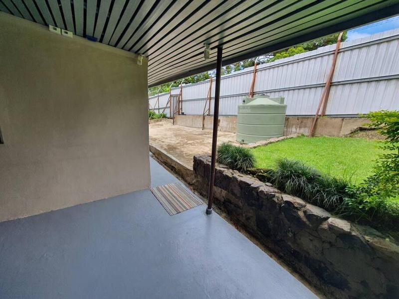 Spacious 4-bdrm fully self-contained WIFI Parking - image 15