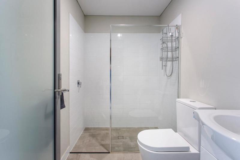 Waverley apartment C-one bedroom wifi available - image 16