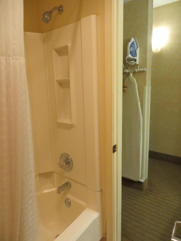 King Room - Non-Smoking image 2