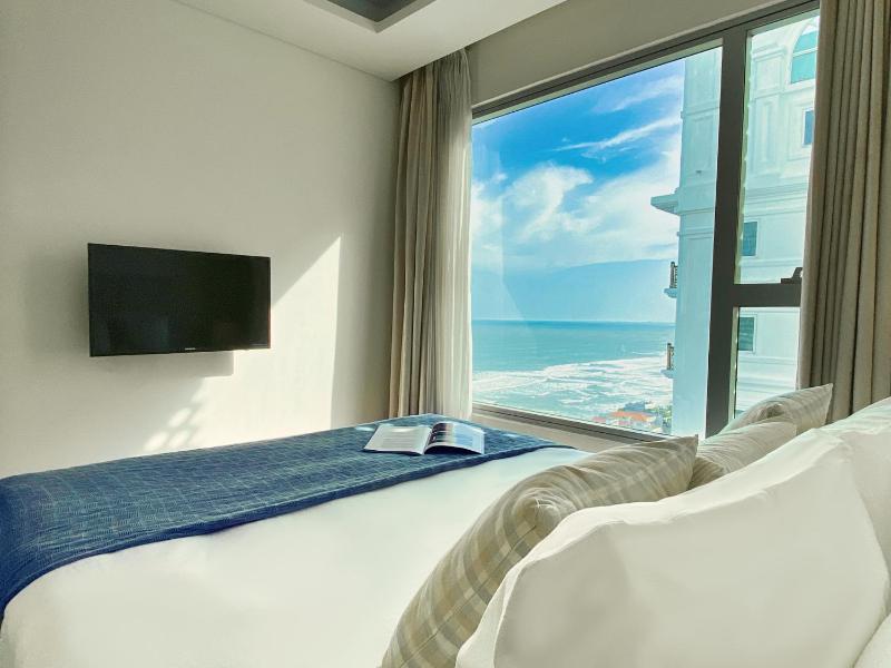 Stunning Apartments Across My Khe Beach ! Rooftop Pool & Gym - image 2