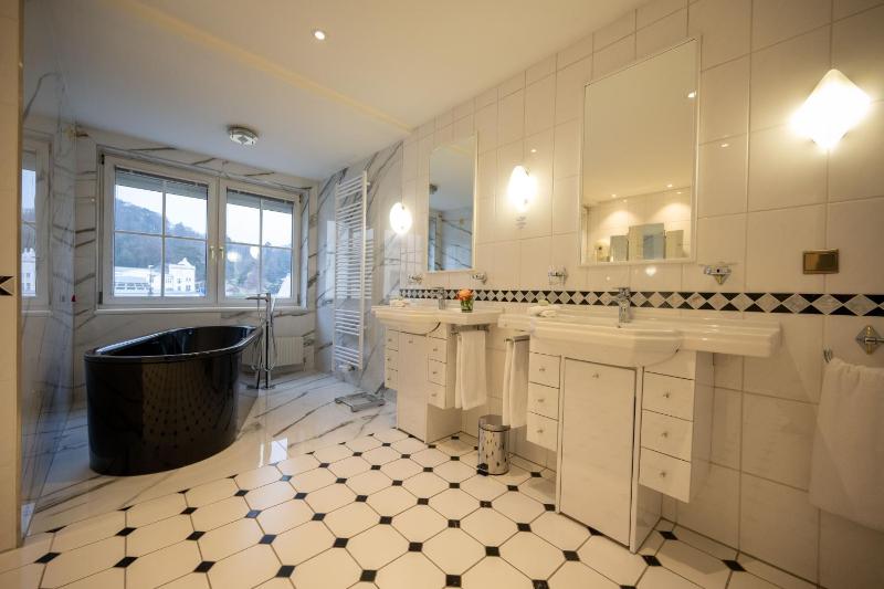 Luxury Penthouse Suite image 1