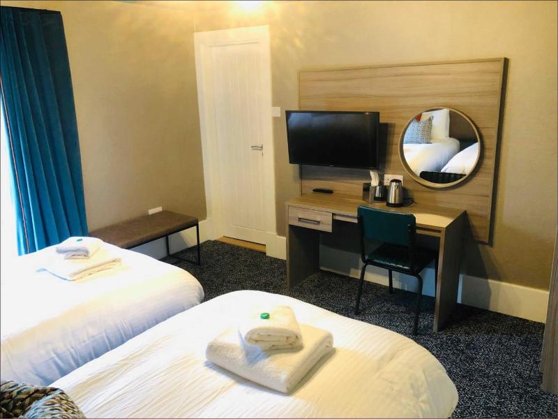 Standard Double or Twin Room image 4