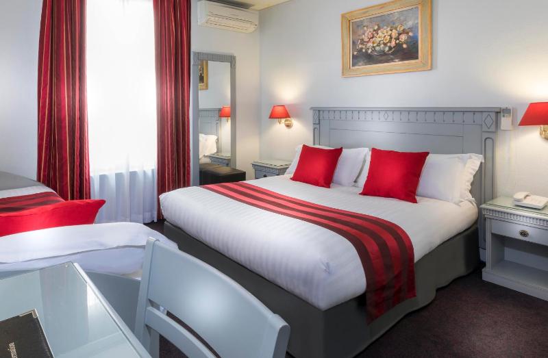 Triple Room with Bath image 1