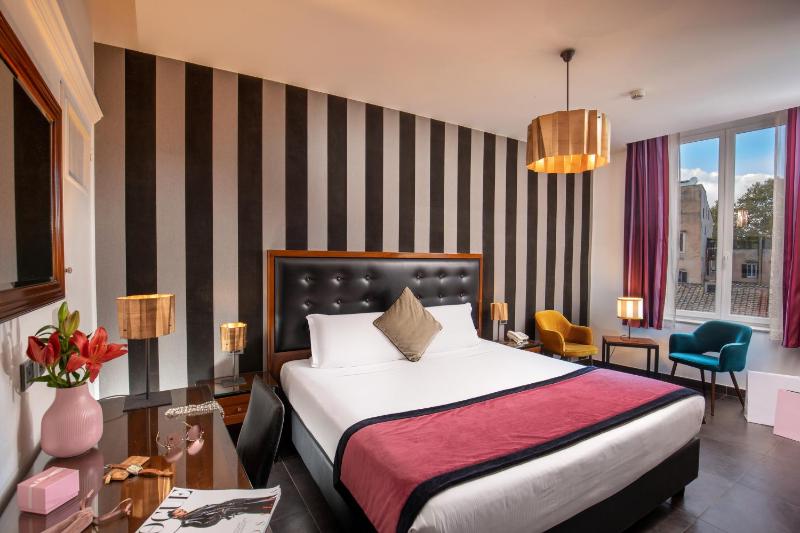 Deluxe Double Room with Terrace and City View image 3