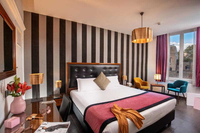 Deluxe Double Room with Terrace and City View image 1