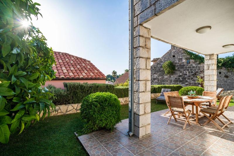 Villa Vista Old Town - Four Bedroom House with Terrace and Sea View - image 12