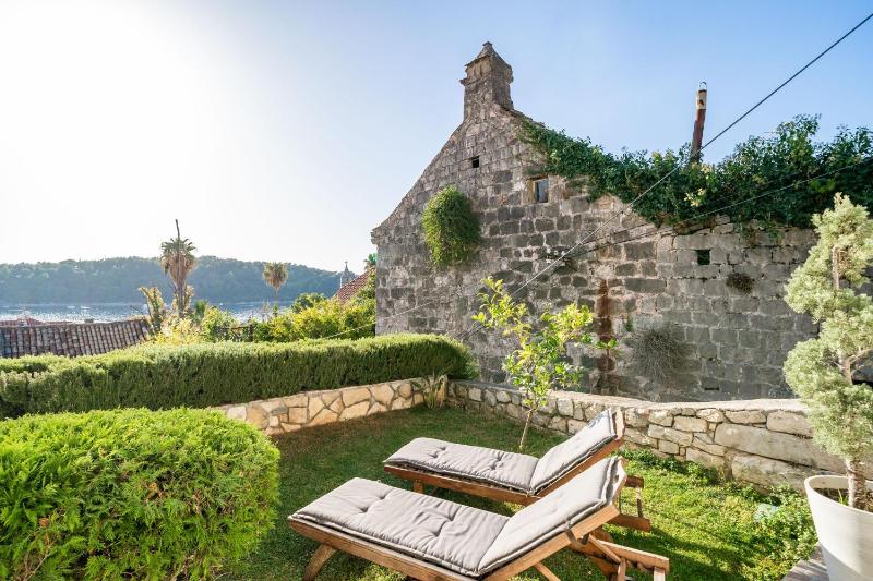 Villa Vista Old Town - Four Bedroom House with Terrace and Sea View - image 18