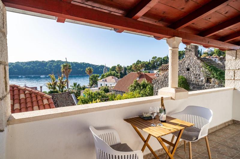 Villa Vista Old Town - Four Bedroom House with Terrace and Sea View - image 14