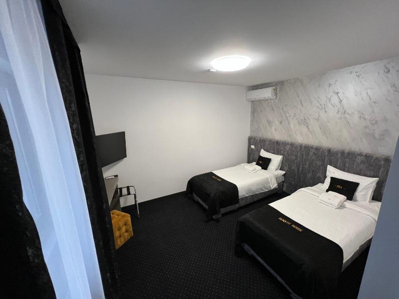Double or Twin Room image 4