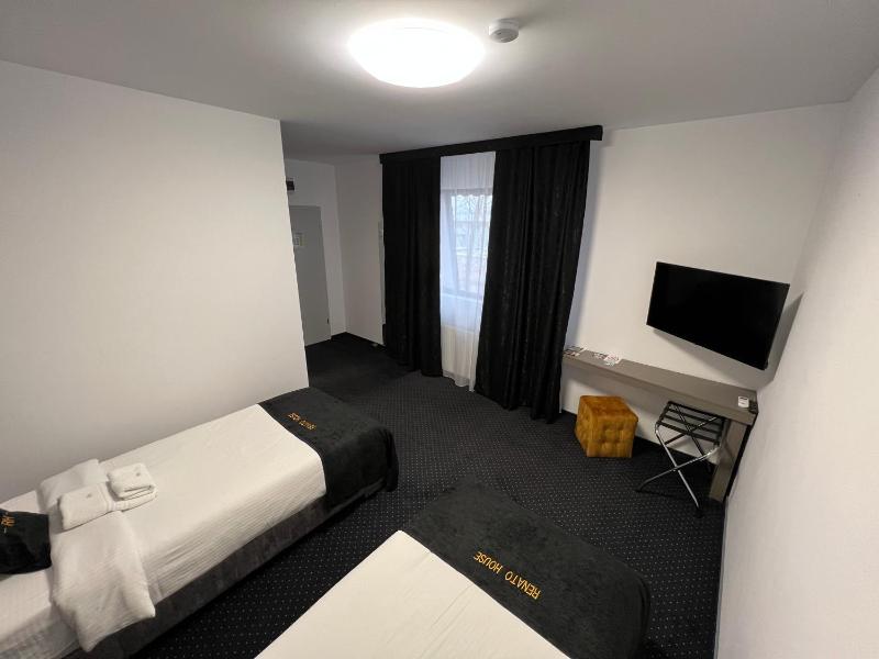Double or Twin Room image 3