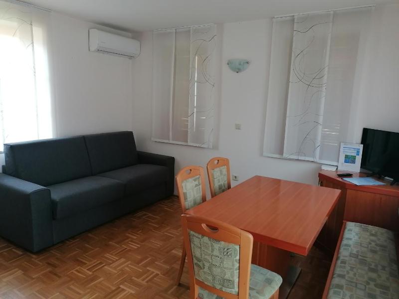 Deluxe Duplex Holiday Home with Terrace image 4