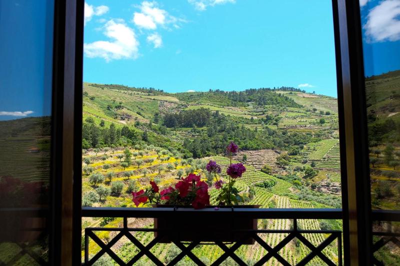 Double Room with Mountain View image 3