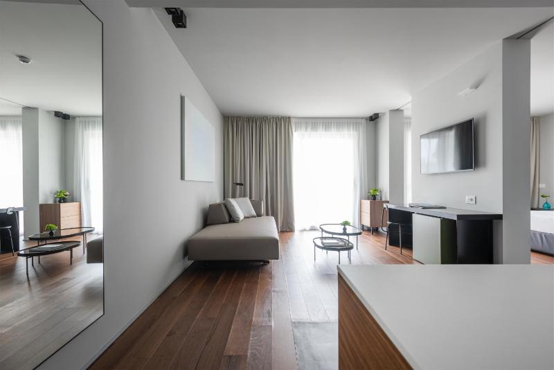 Junior Suite with Park View image 1