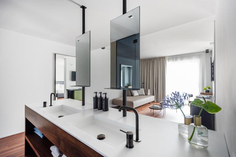 Junior Suite with Park View image 4