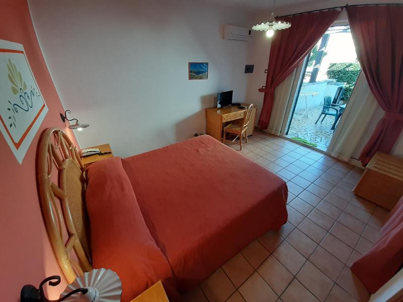 Standard Double Room image 4