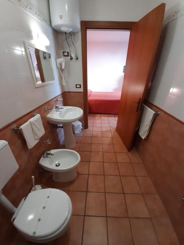 Standard Double Room image 2