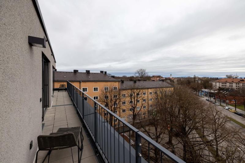 Medium Studio with Kitchen and Balcony image 3
